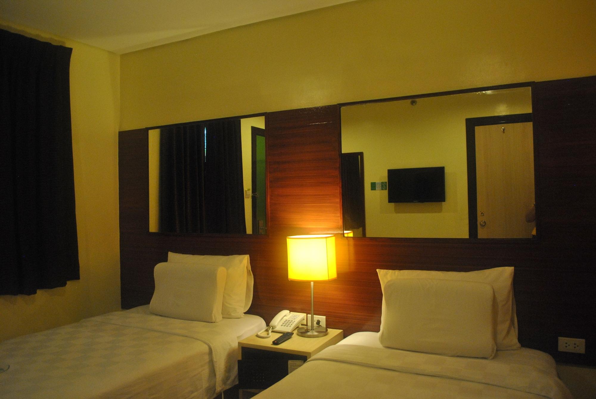 Go Hotels Tacloban Exterior foto