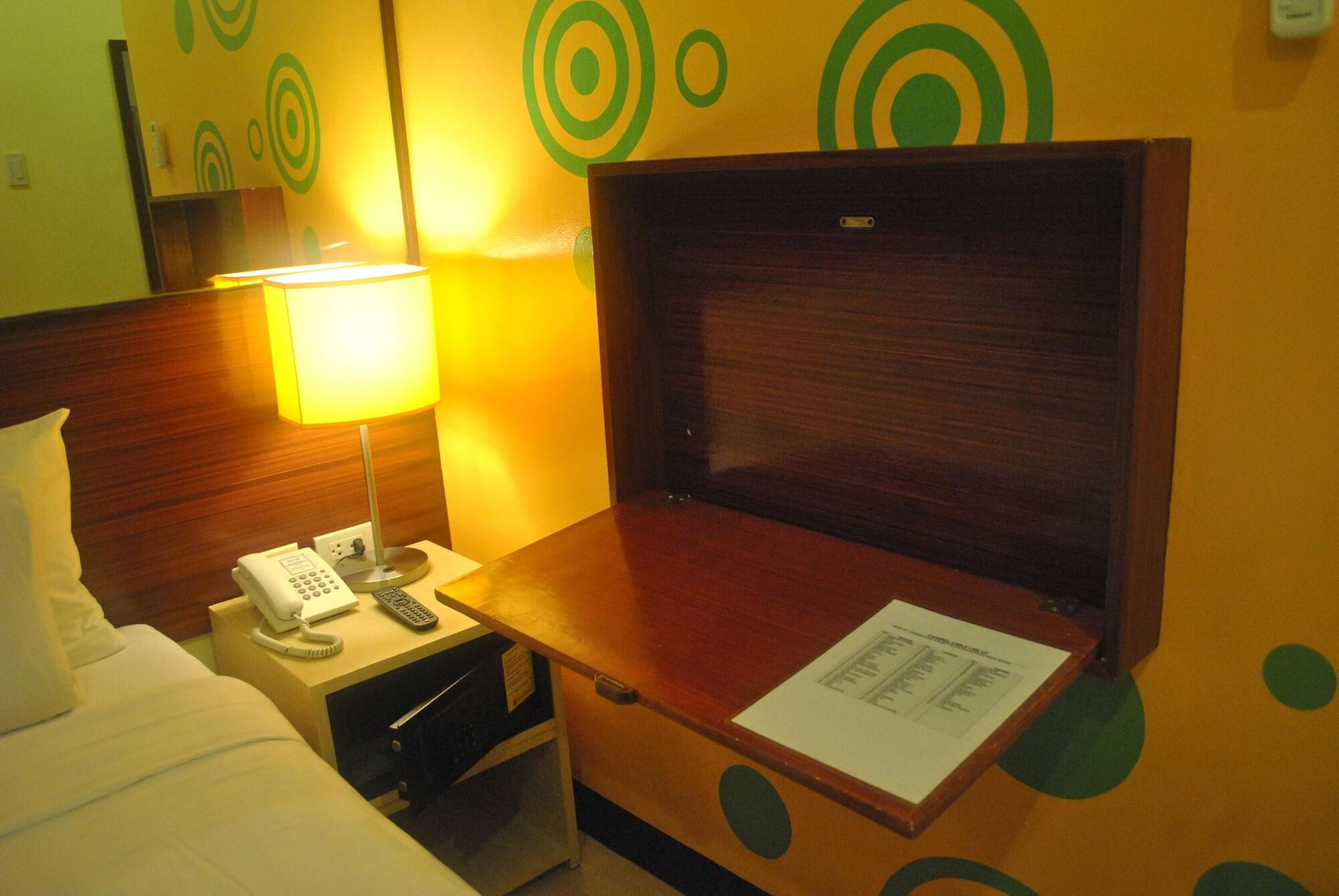 Go Hotels Tacloban Exterior foto